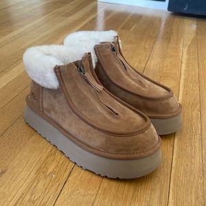 Ugg Funkette Boot, Size 8